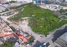 Development land for sale in Distrito Nacional, Santo Domingo with approximately 11,043.57 m², flat topography and excellent access to John F. Kennedy Avenue.
Development land for sale in Distrito Nacional, Santo Domingo with approximately 11,043.57 m², flat topography and excellent access to John F. Kennedy Avenue.